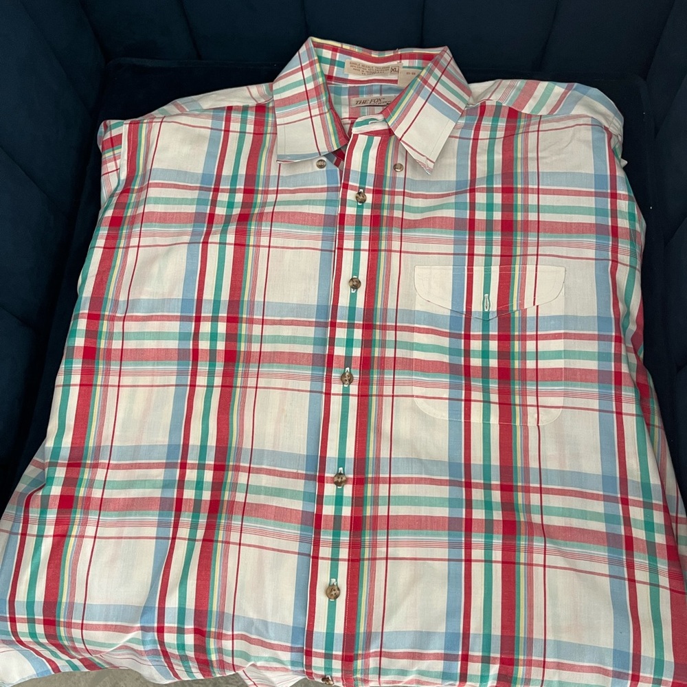The Fox Collection vintage dress shirt. Short sleeve
